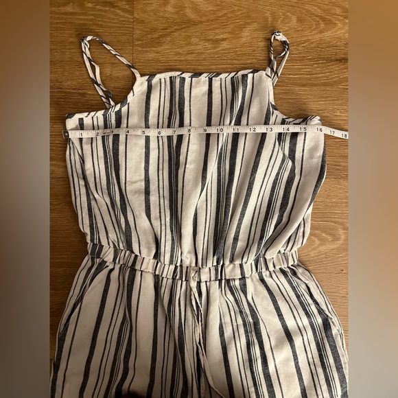 CisonoBlack and White Striped Sleeveless Jumpsuit with Relaxed Fit, size M. - Picture 9 of 13